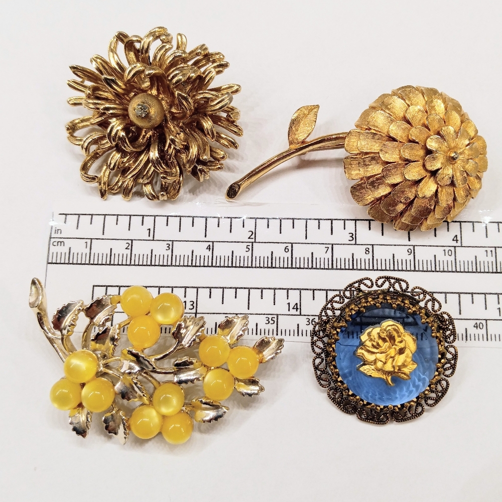 Vintage Jewelry Lot 4 Brooches - Picture 8 of 8